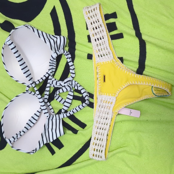 Victoria Secret Swim Suit Multi Way Underwire Bikini top size 34DD - Picture 2 of 2